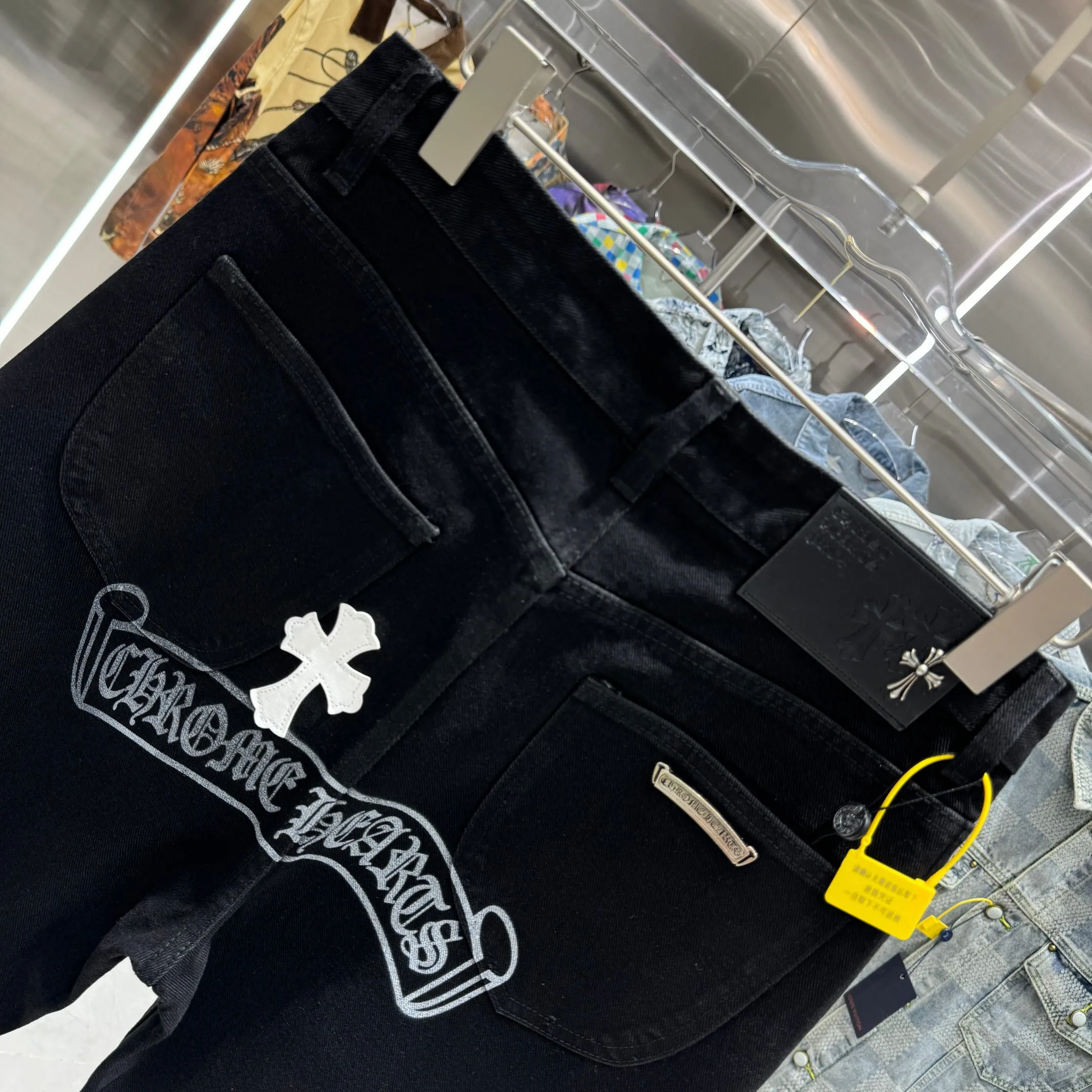 🅿️270 Crow Heart Cross Logo + Printed Logo Jeans 2025 latest product, original goods, washed casual jeans, imported original washed stretch fabric, comfortable and elastic, original hardware accessories decorated with logo, super correct version, extremely high grade, counter quality, fashionable and stylish upper body. The printing uses imported foam printing, customized buttons, YKK zippers. The complete set of accessories is customized by molding. Color: Black Size: S-XXL 28 30 32 34 36 code